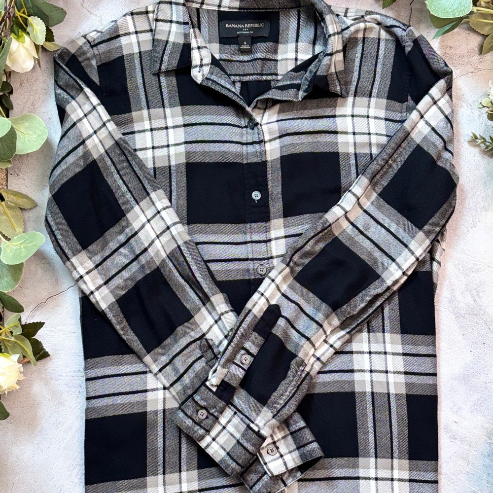 Banana Republic Black and Gray Checkered Shirt